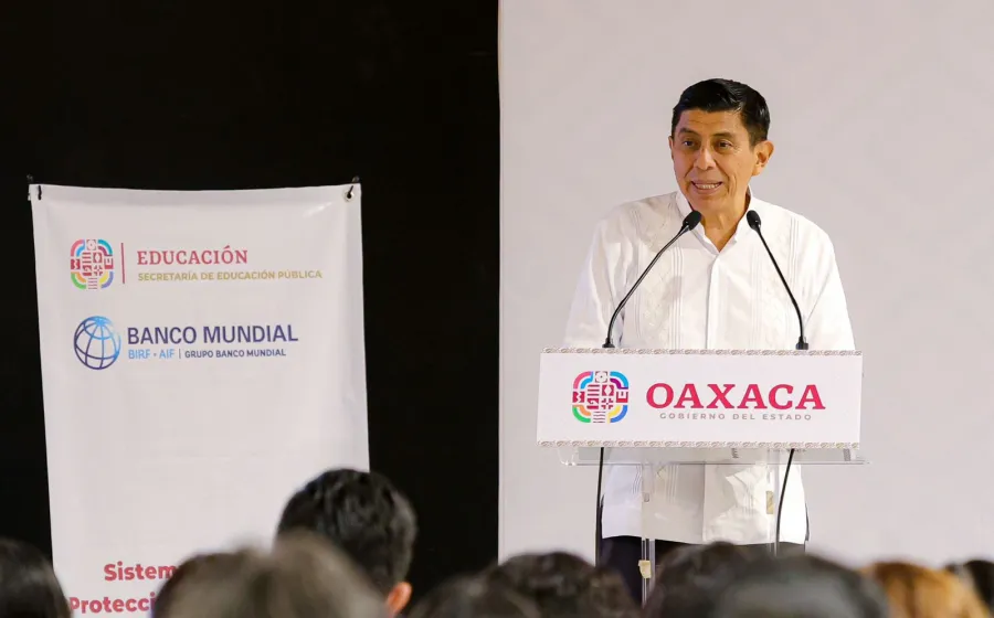Salomón Jara Cruz señaló que la educación debe ser gratuita para todas y todos, ya que este derecho es el deseo común de las personas que buscan salir adelante. Foto: Cortesía