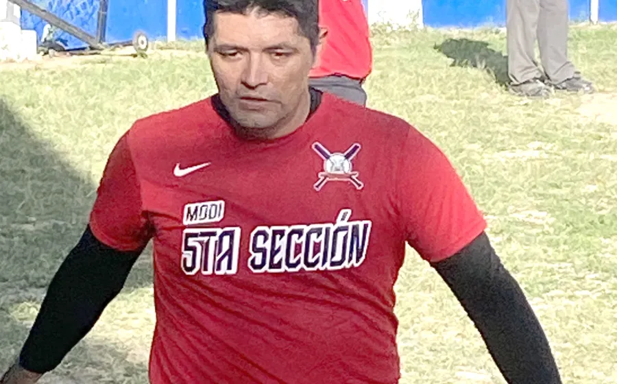 Jorge Valencia conectó el hit productor de la carrera del triunfo.