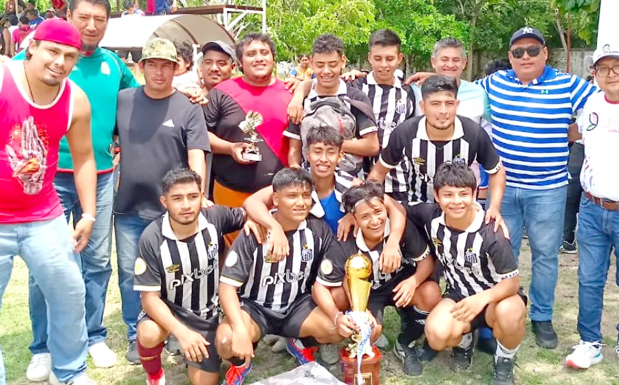 El equipo AFC Binisa se proclamó campeón del Torneo Estudiantil.