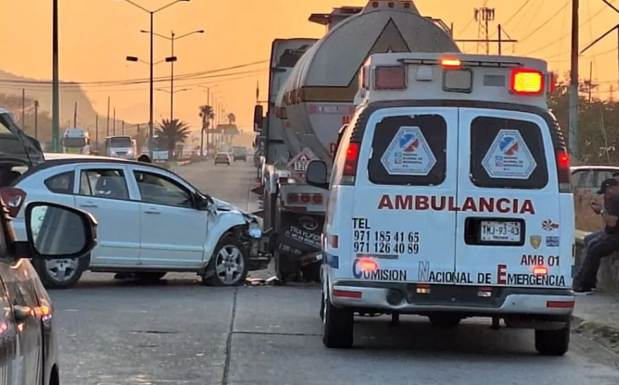 choca_camioneta_blanca