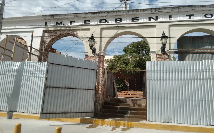 posponen_obra_escuela
