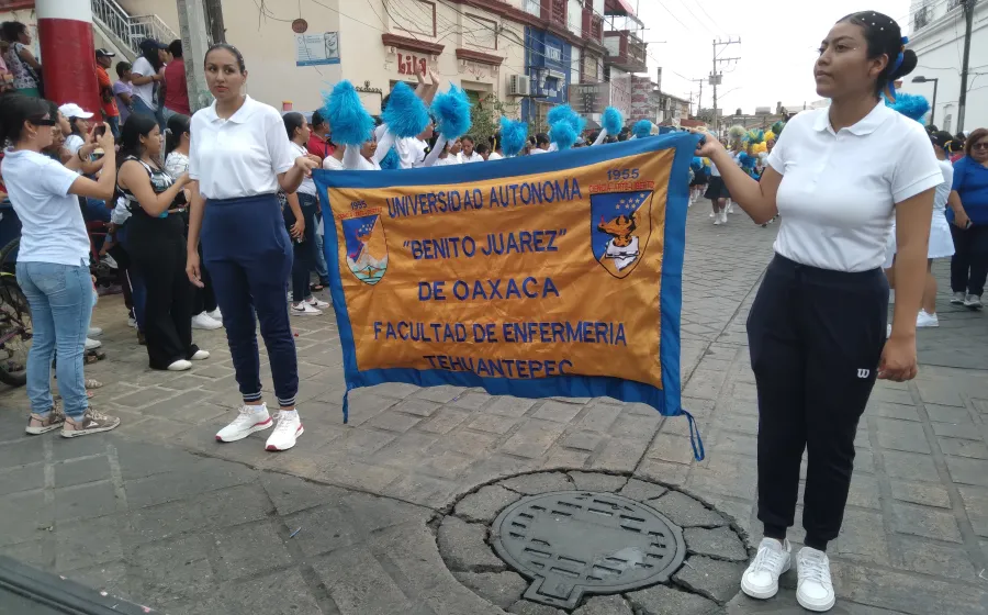 uabjo_desfile