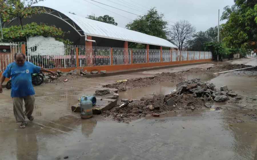 Las obras de drenaje en Tehuantepec han sido un verdadero dolor de cabeza para la población. 