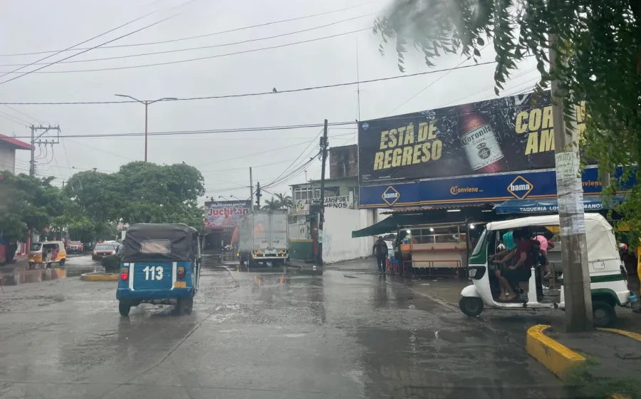  La onda tropical 14 ocasionará chubascos y lluvias fuertes a muy fuertes acompañadas de descargas eléctricas y rachas de viento.
