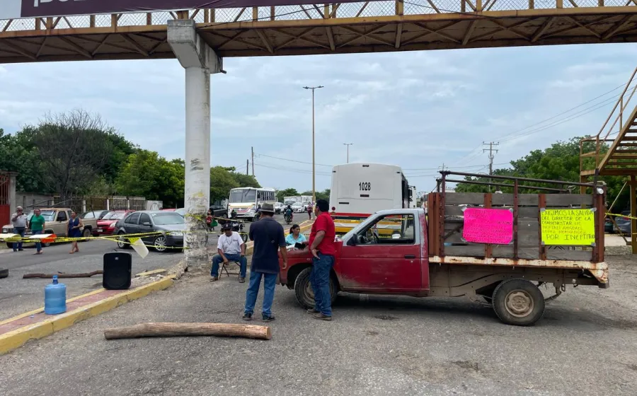 El bloqueo en Ciudad Ixtepec se instaló en cercanías de la UPN.
