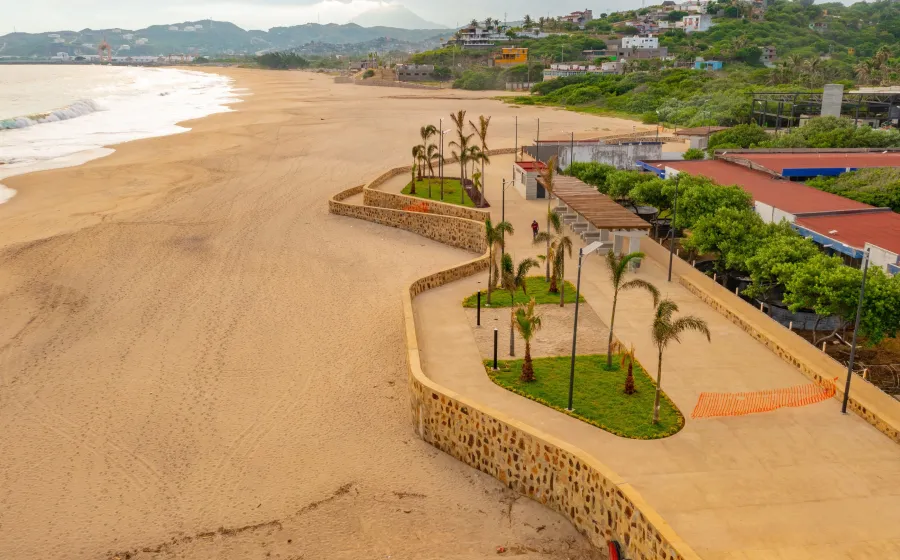 Román Meyer Falcón, titular de la Sedatu, destacó el caso de Salina Cruz donde se construyó un malecón y se rehabilitó el centro histórico así como el palacio municipal. Foto: Sedatu.