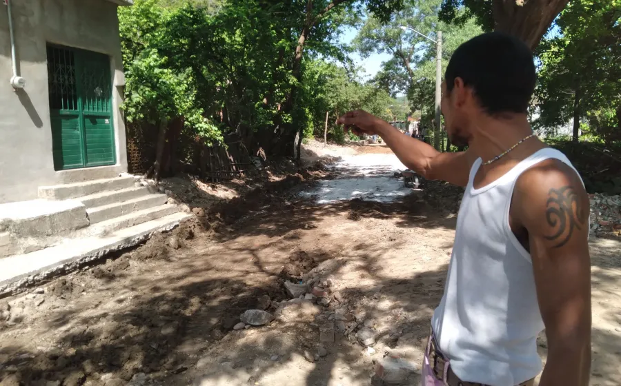 Delfino Acevedo Cordero, de la calle Prolongación Guadalupe Victoria, denunció que el lugar donde vive fue obstruido por las obras de drenaje.