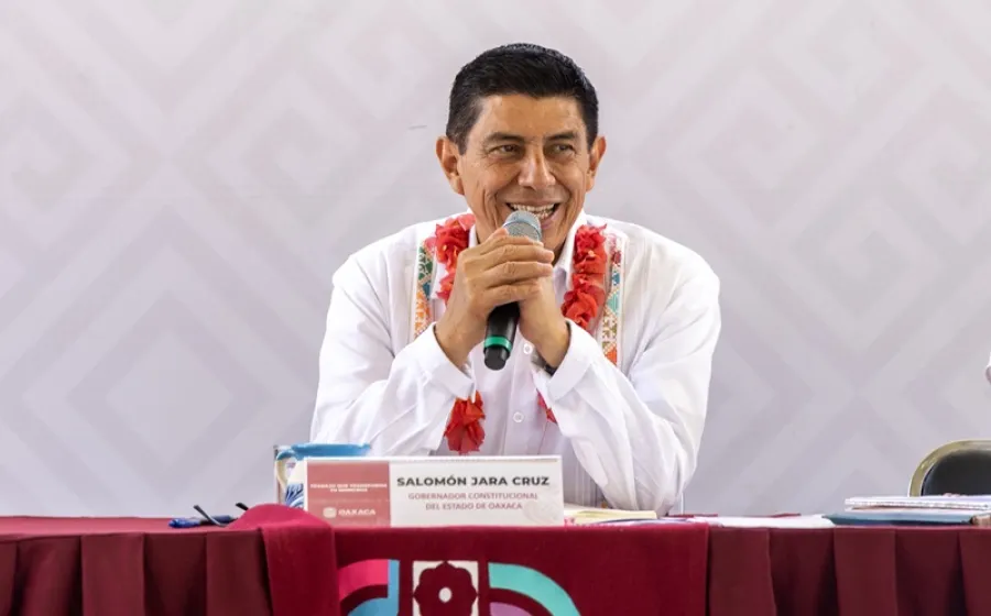 El Gobernador Salomón Jara Cruz anunció más de 14 millones de pesos a Santiago Lachiguiri. Foto: Cortesía