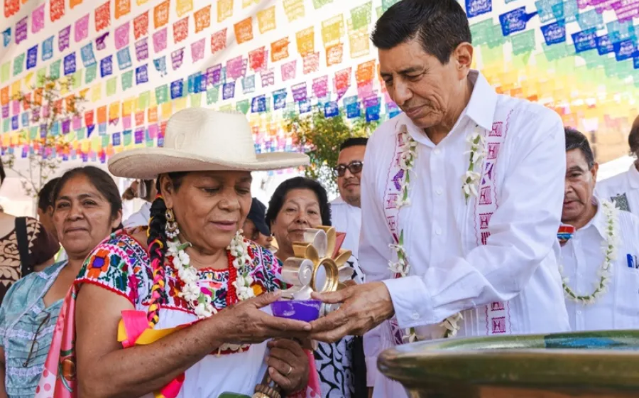 La apertura de esta actividad contó con la presencia del Gobernador Salomón Jara Cruz y la representante de la Diosa Centéotl, Juana Hernández López. Foto: Cortesía