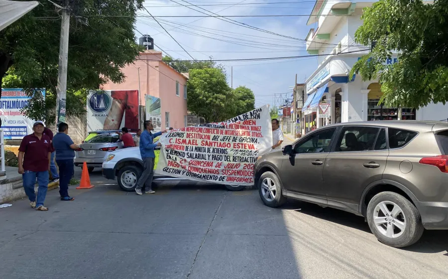 Demandan diversas prestaciones y la sustitución de algunos funcionarios.