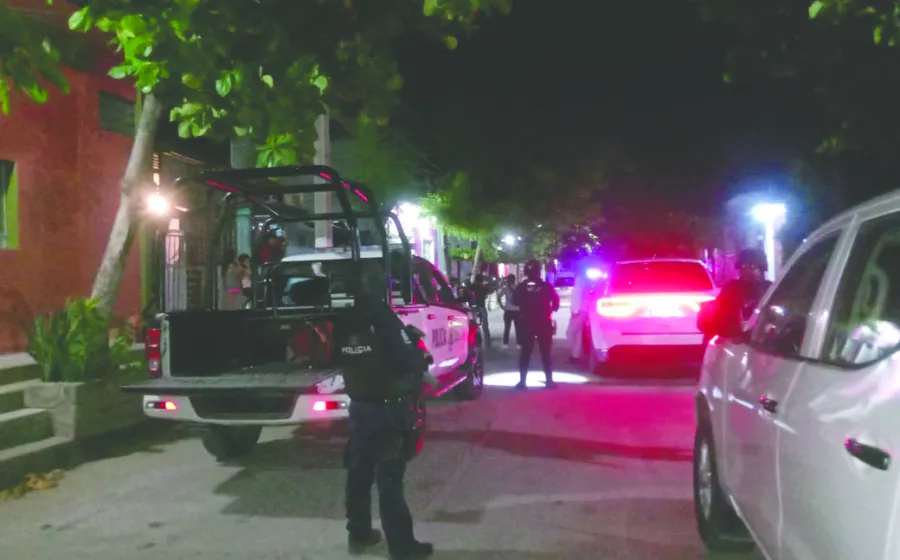 Elementos policiacos llegaron al lugar del homicidio ubicado en la Cuarta Sección de Juchitán.