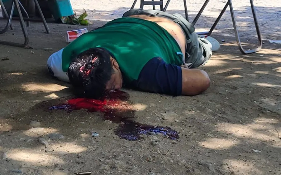 La víctima desayunaba en un restaurancito de Llano Grande, Jalapa del Marqués, cuando fue atacado a balazos.