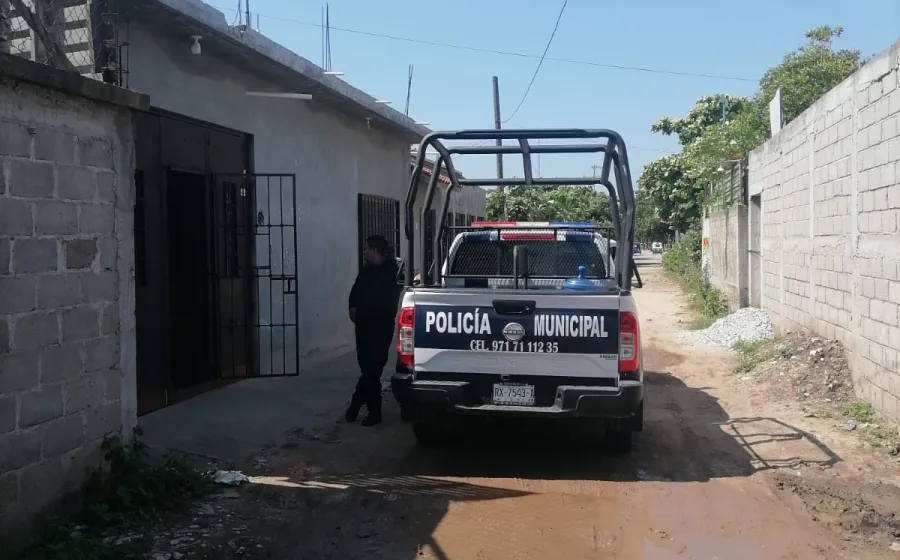 Elementos de la Policía Municipal llegaron al lugar del asalto para realizar la búsqueda de los asaltantes, quienes lograron huir.