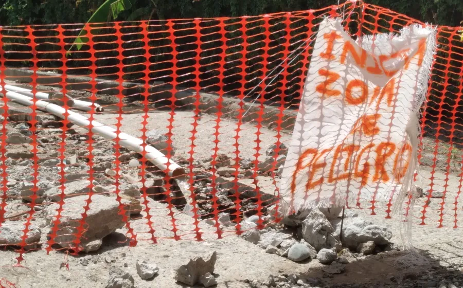 La obra de drenaje en Tehuantepec ha generado todo tipo de molestias.