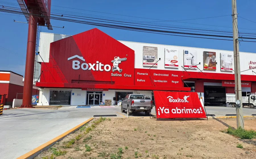 Cuatro trabajadores de Boxito resultaron intoxicados por una fuga de gas al interior de la tienda.