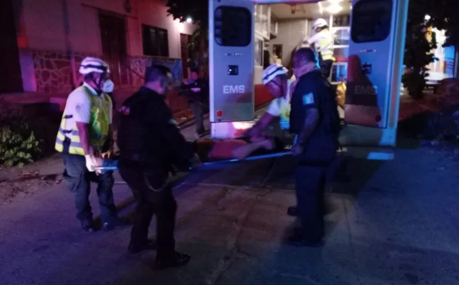 La víctima perdió mucha sangre y se debate entre la vida y la muerte.