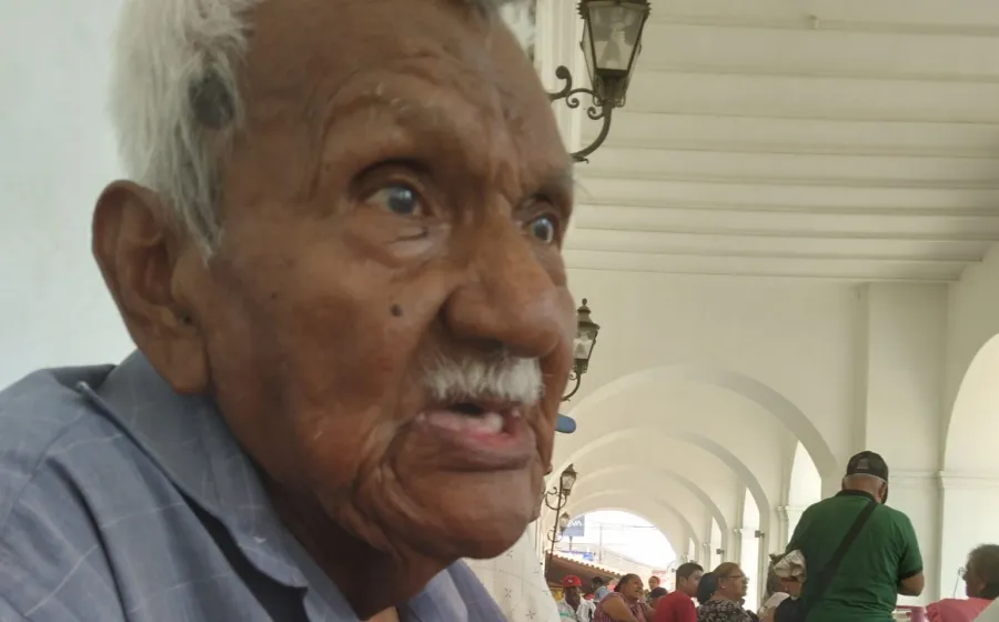 El Negro Laido es un referente de la música local en Tehuantepec. 