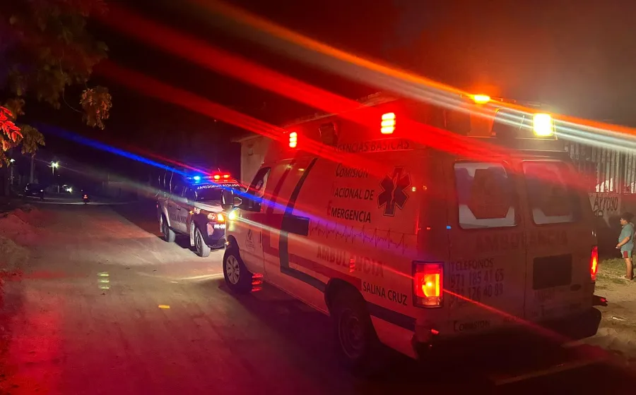 Paramédicos de la CNE llegaron al lugar de la desgracia, pero la pequeña ya había sido trasladada al hospital a bordo de un vehículo particular.