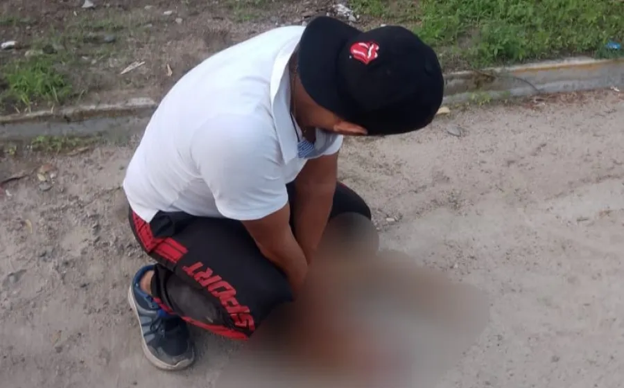 Los niños jugaban cerca de su casa cuando fueron sorprendidos por el feroz ataque. 