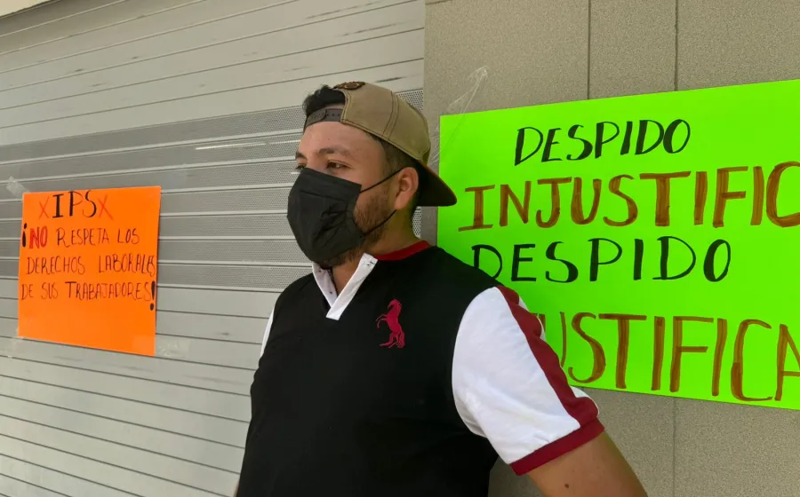 Los empleados acusan despido injustificado.