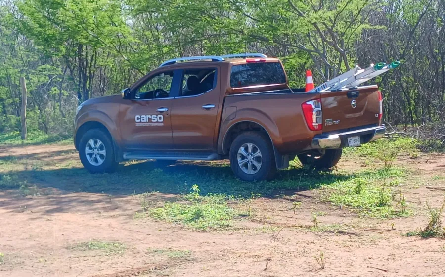 El vehículo presentaba tres impactos de bala; fue abandonado en la colonia Guadalupe Hinojosa de Murat. 
