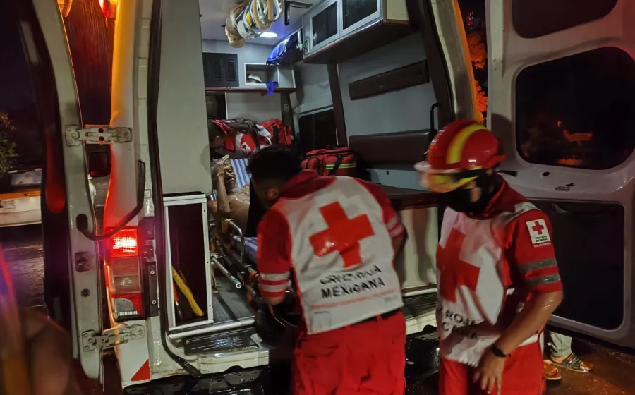 Los lesionados fueron trasladados a un hospital para su debida atención. 