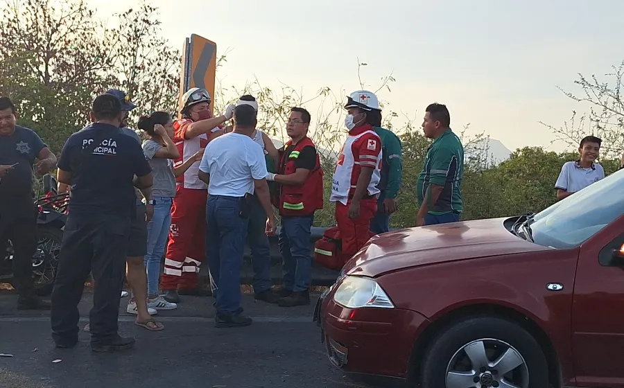 Paramédicos auxiliaron al lesionado, quien se encontraba en estado de ebriedad.