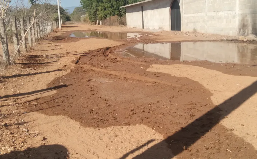Tomas clandestinas complican el abasto de agua potable en Tehuantepec.