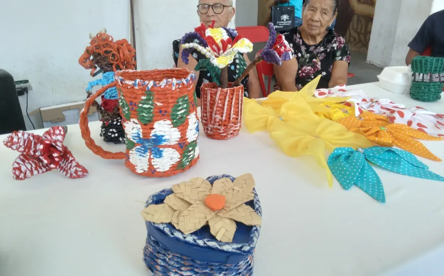 Ponen a la venta los productos que elaboran.