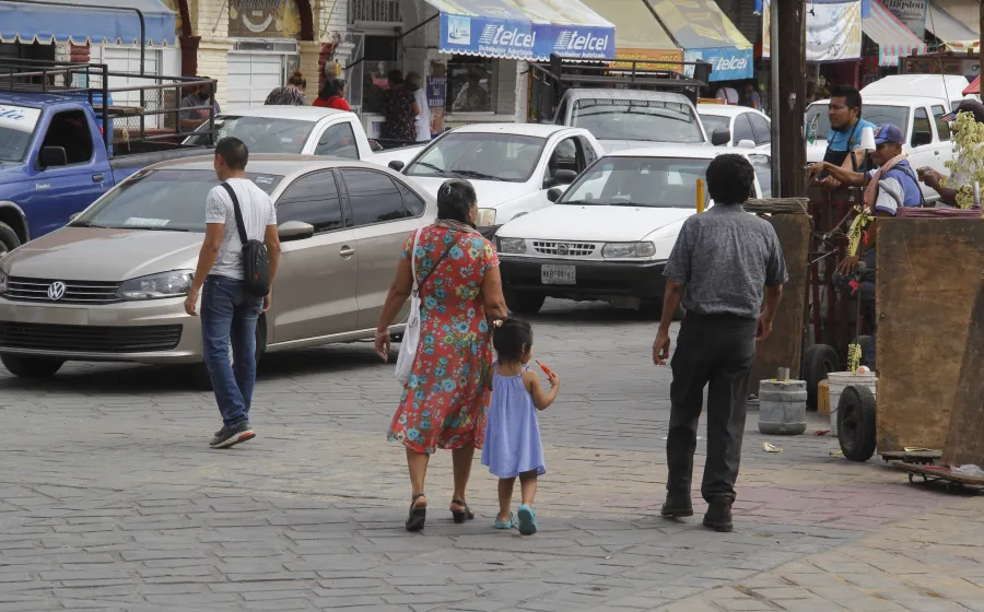 Debe mantenerse hidratado para evitar golpes de calor. 