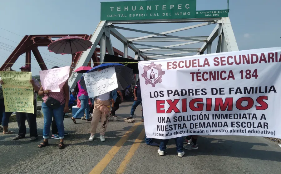 Han ido a revisar la situación en cuatro ocasiones, pero no les dan respuesta.