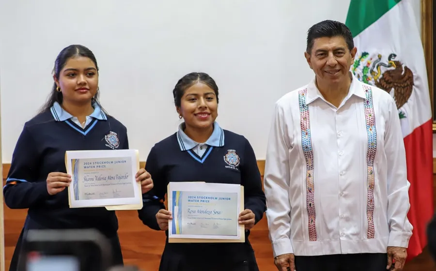 El Mandatario Estatal señaló que este reconocimiento internacional, pone en alto el nombre de México, y representa un orgullo para Oaxaca, que patenta el talento de la juventud. Foto Cortesía.