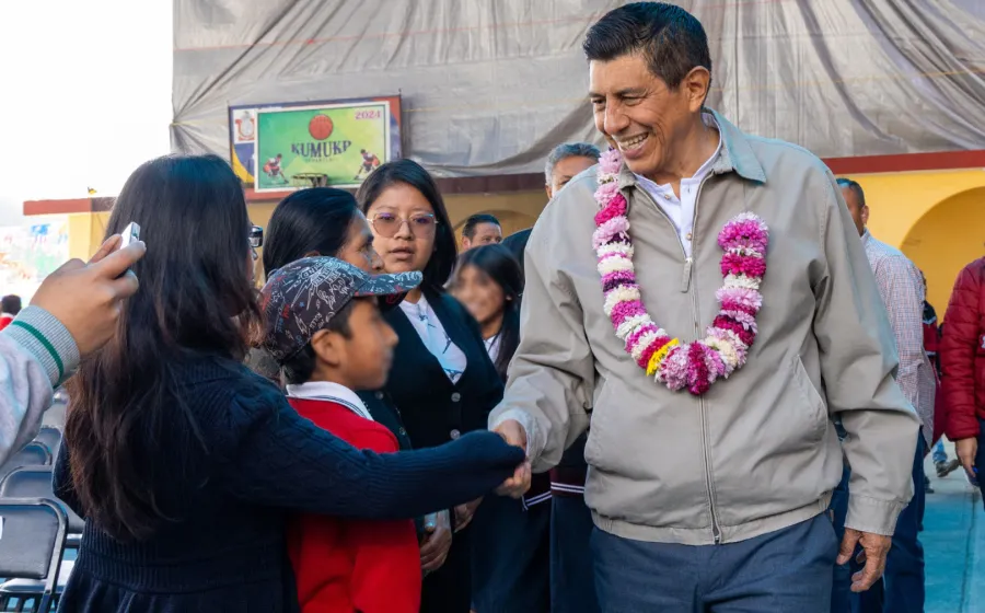 En Santa María Tepantlali, el Mandatario estatal anunció que el Gobierno de Oaxaca destinará 7 millones 584 mil pesos para atender las necesidades más apremiantes de las y los habitantes. Foto: Cortesía.