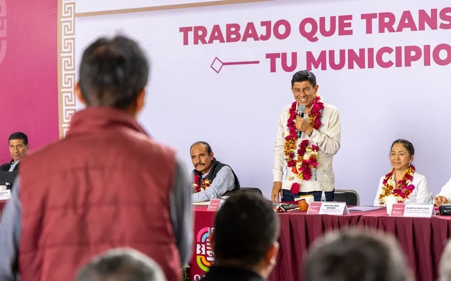 Jara refrendó su compromiso de resarcir la marginación que mantiene a esta demarcación en el lugar 28 de pobreza a nivel estatal. Foto: Estatal