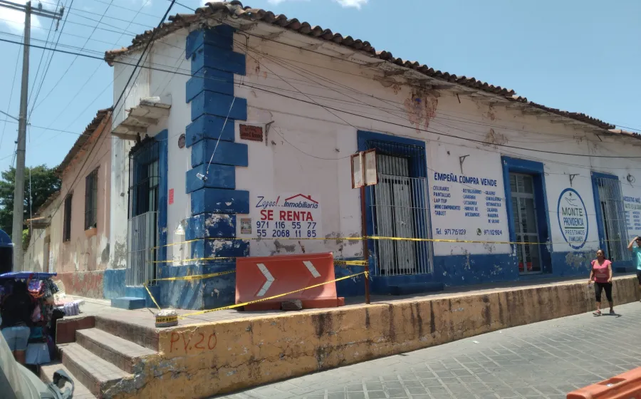 Algunas viejas casonas están en riesgo en Tehuantepec.
