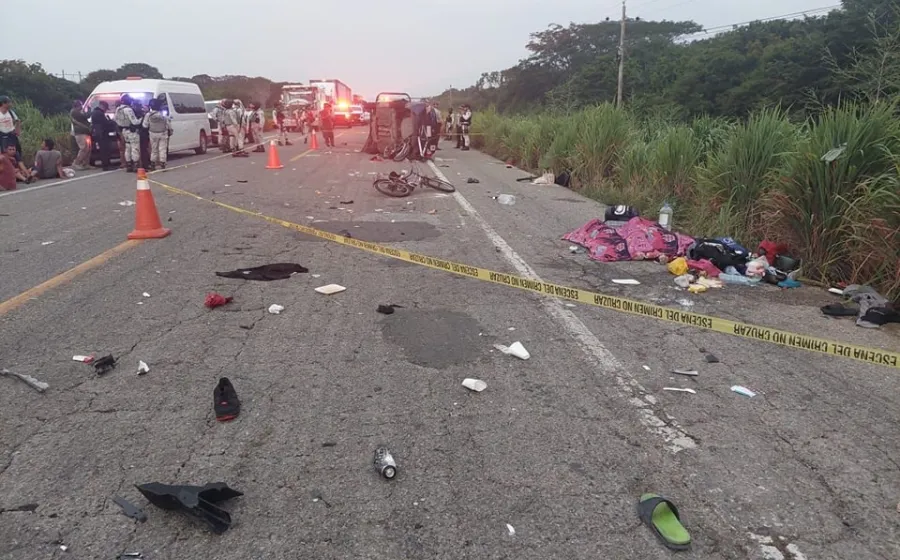 La caravana se dirigía a Zanatepec cuando fue arrollada. 