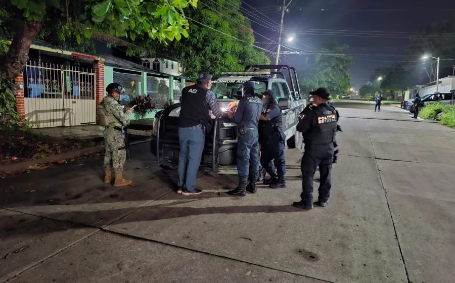 Elementos policiacos de diversas corporaciones llegaron al lugar de la ejecución.