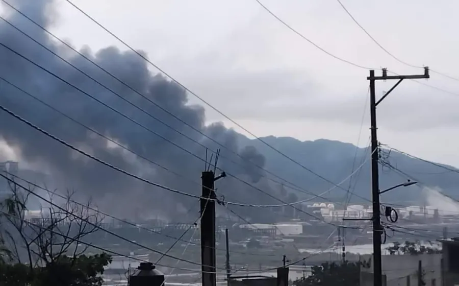  Impresionante incendio se registró en la refinería la tarde del sábado 7 de septiembre.