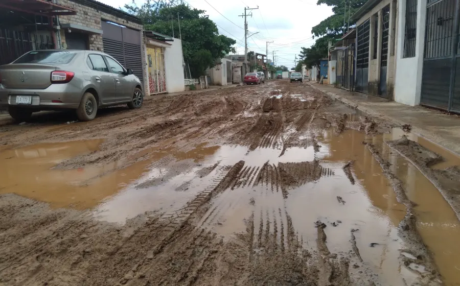 Casi intransitable en temporada de lluvias.