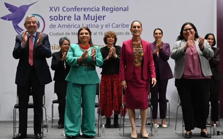 cludia_mujeres