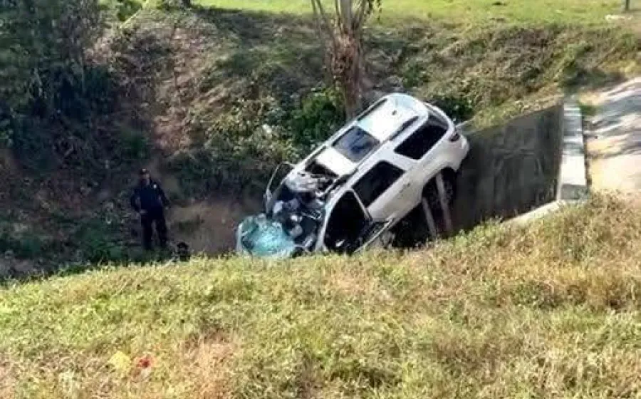 camioneta_zanja