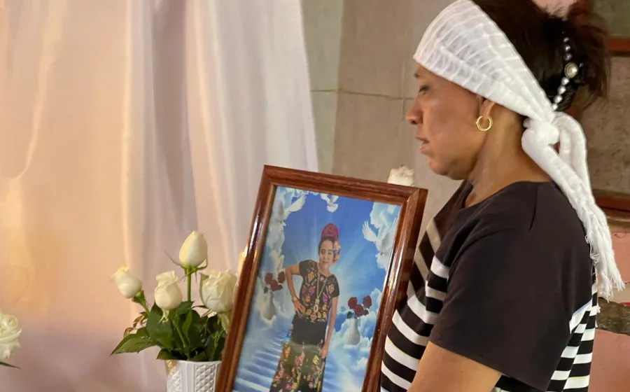 Doña Vianey perdió a una de sus gemelas en el mortal accidente.