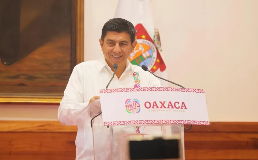 Jara Cruz anunció que también, el Plan Lázaro Cárdenas trabajará cerca de mil kilómetros con una inversión de 6 mil millones de pesos. Foto: Cortesía