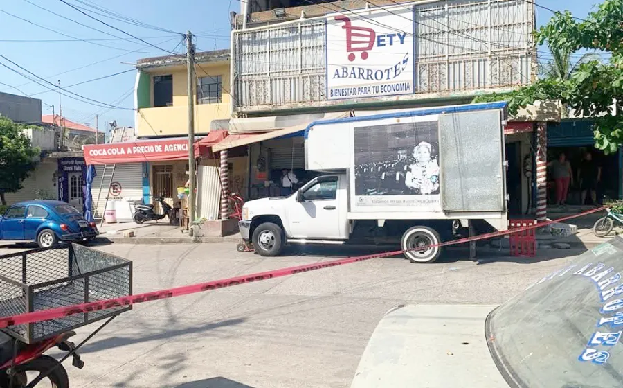 Elementos policiacos llegaron al lugar del ataque para tomar conocimiento.