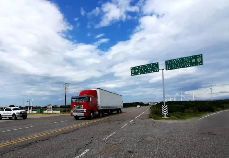 Tráiler en carretera del Istmo