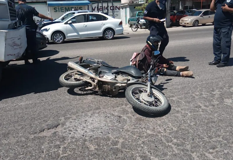 Debido al presunto exceso de velocidad salió proyectado al carril de alta velocidad. 