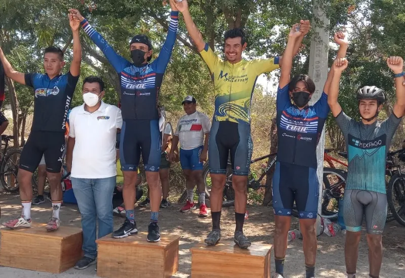 premiacion-carrera-ciclista 