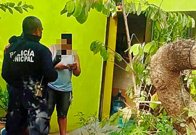 Policía y víctima en Juchitán