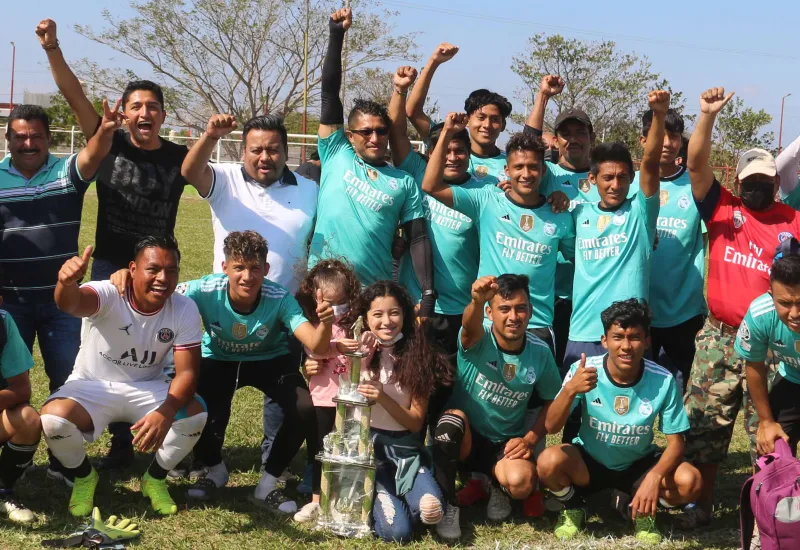 celebran-triunfo-palmeros