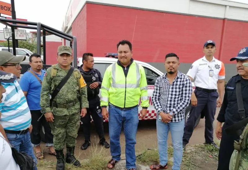pobladores-de-playa-vicente-bloquean-carretera 